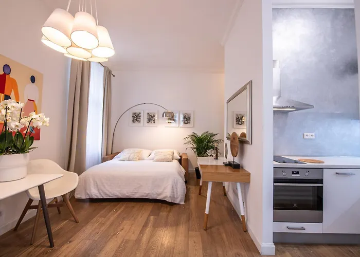 Modern Downtown Apt - Renovated, On Ideal Location